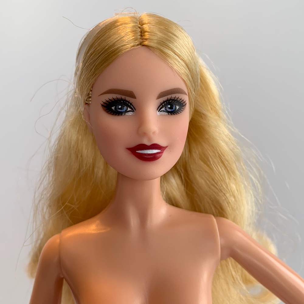 2018 Holiday Barbie #FRN69 Nude